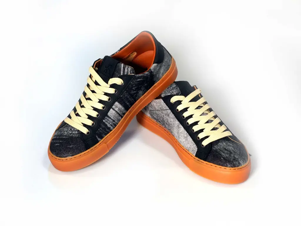UrbanGrigioLeather01.webp