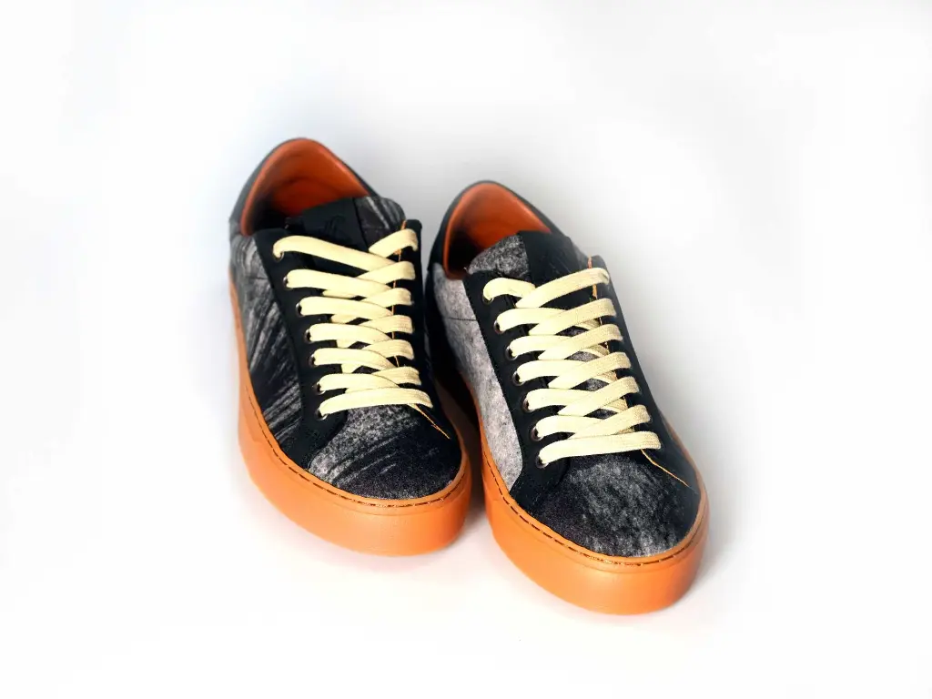 UrbanGrigioLeather04.webp